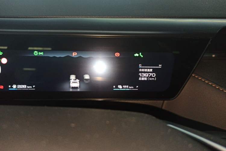 Used Wey Latte DHT-PHEV 2022 1.5T Two-Wheel-Drive Extra-Large Version Odometer Close Up