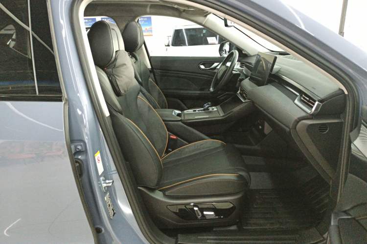 Used Wey Latte DHT-PHEV 2022 1.5T Two-Wheel-Drive Extra-Large Version Right Front Seat