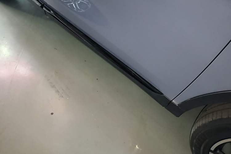 Used Wey Latte DHT-PHEV 2022 1.5T Two-Wheel-Drive Extra-Large Version Right Side Sill