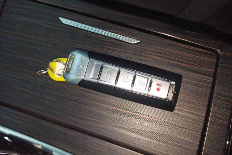 Used Wey Latte DHT-PHEV 2022 1.5T Two-Wheel-Drive Extra-Large Version Vehicle Key