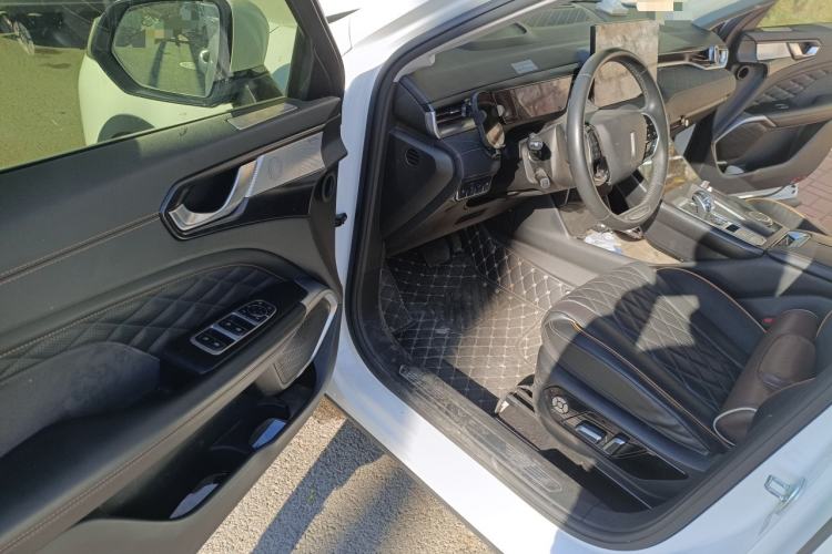 Used Wey Latte DHT-PHEV 2022 1.5T Two-Wheel-Drive Extra-Large Version Interior 3