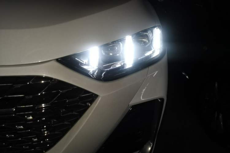 Used Wey Latte DHT-PHEV 2022 1.5T Two-Wheel-Drive Extra-Large Version Left Front Headlight