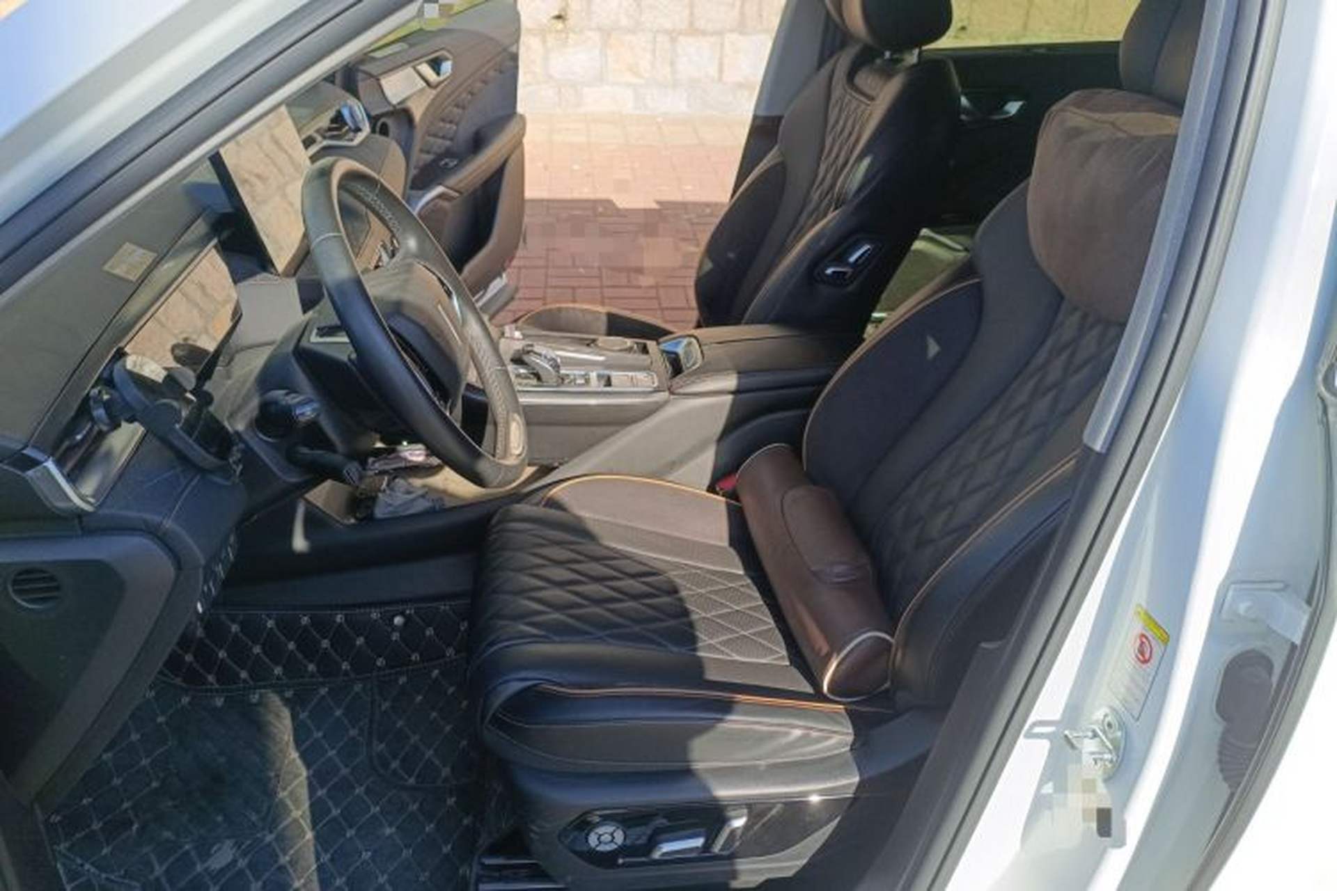 Used Wey Latte DHT-PHEV 2022 1.5T Two-Wheel-Drive Extra-Large Version Left Front Seat
