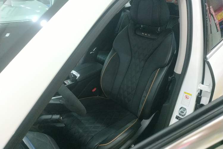 Used Wey Latte DHT-PHEV 2022 1.5T Four-Wheel Drive Extra-Large Version Left Front Seat