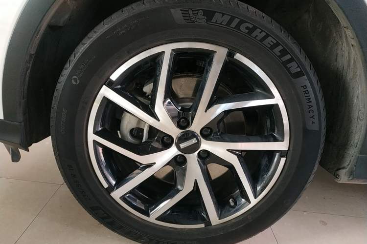 Used Wey Latte DHT-PHEV 2022 1.5T Four-Wheel Drive Extra-Large Version Left Front Wheel Hub