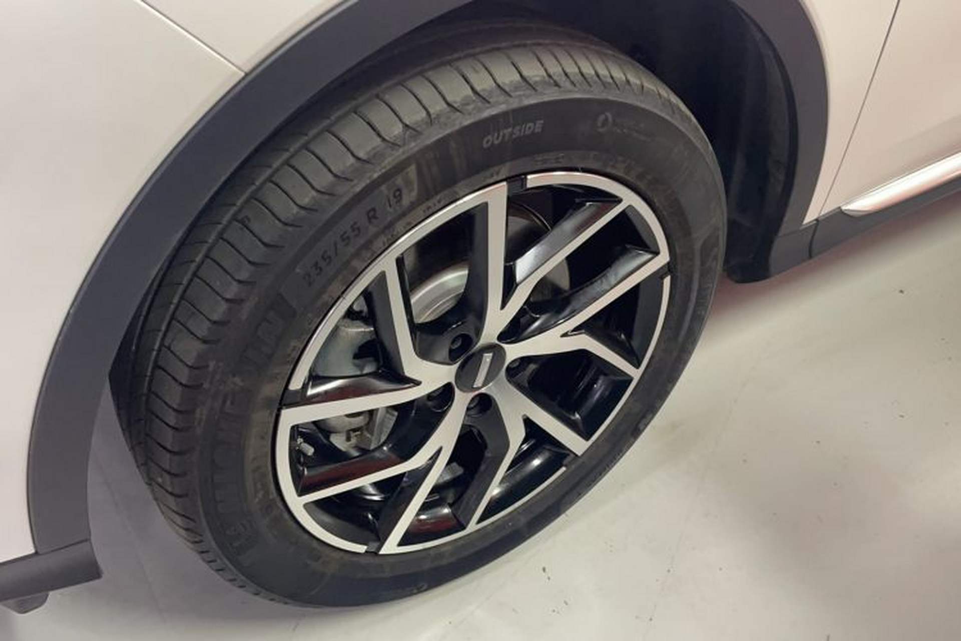 Used Wey Latte DHT-PHEV 2022 1.5T Four-Wheel Drive Extra-Large Version Left Front Wheel Hub