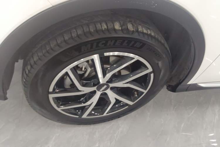 Used Wey Latte DHT-PHEV 2022 1.5T Four-Wheel Drive Extra-Large Version Left Front Wheel Hub