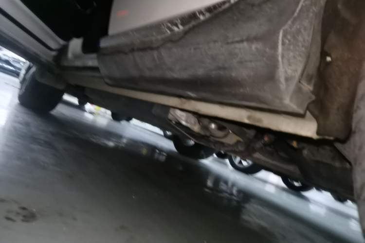 Used Wey Latte DHT-PHEV 2022 1.5T Two-Wheel-Drive Extra-Large Version Left Side Sill