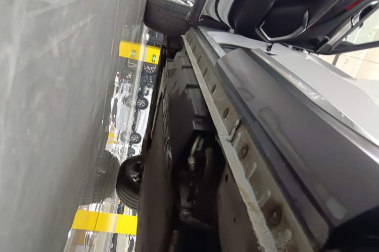 Used Wey Latte DHT-PHEV 2022 1.5T Four-Wheel Drive Extra-Large Version Left Side Sill