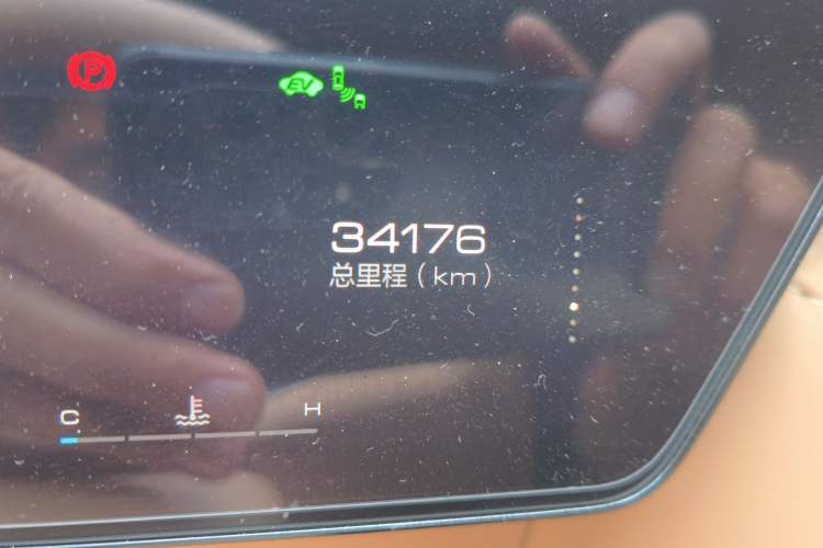 Used Wey Latte DHT-PHEV 2022 1.5T Two-Wheel-Drive Extra-Large Version Odometer Close Up