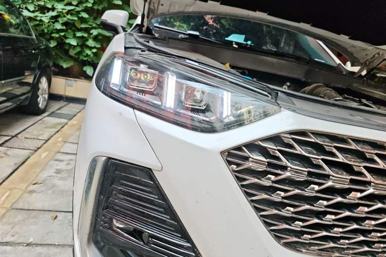 Used Wey Latte DHT-PHEV 2022 1.5T Two-Wheel-Drive Extra-Large Version Right Front Headlight