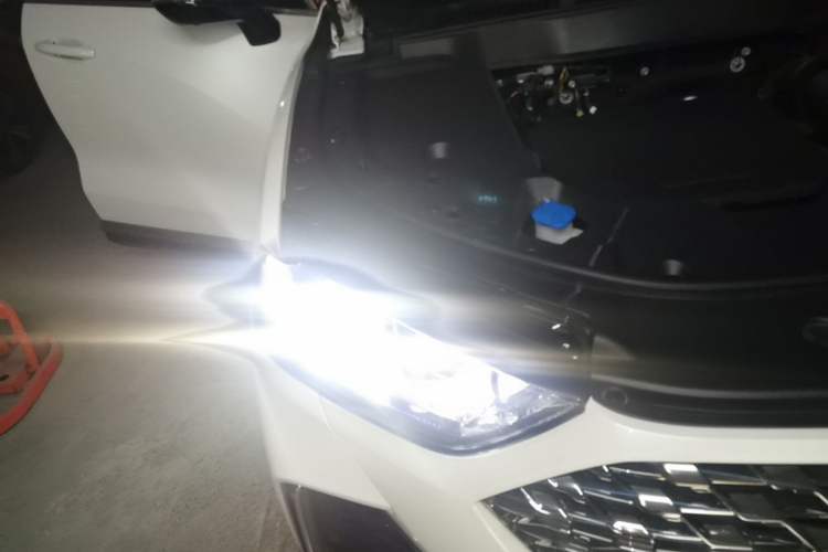 Used Wey Latte DHT-PHEV 2022 1.5T Four-Wheel Drive Extra-Large Version Right Front Headlight