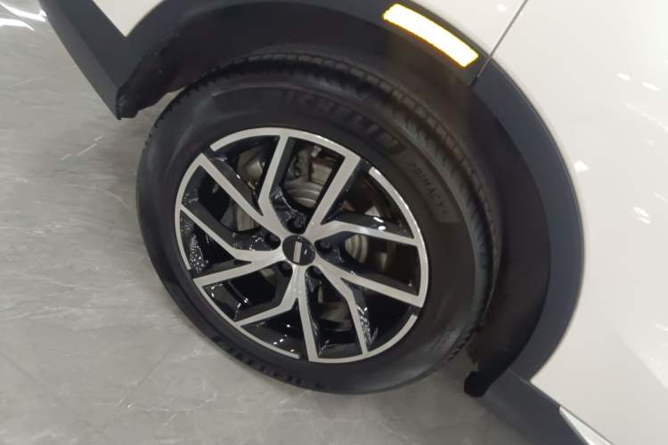 Used Wey Latte DHT-PHEV 2022 1.5T Four-Wheel Drive Extra-Large Version Right Rear Wheel Hub