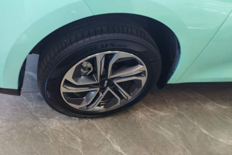 Used Wey Macchiato 2021 1.5L DHT Custom Edition Left Front Wheel Hub