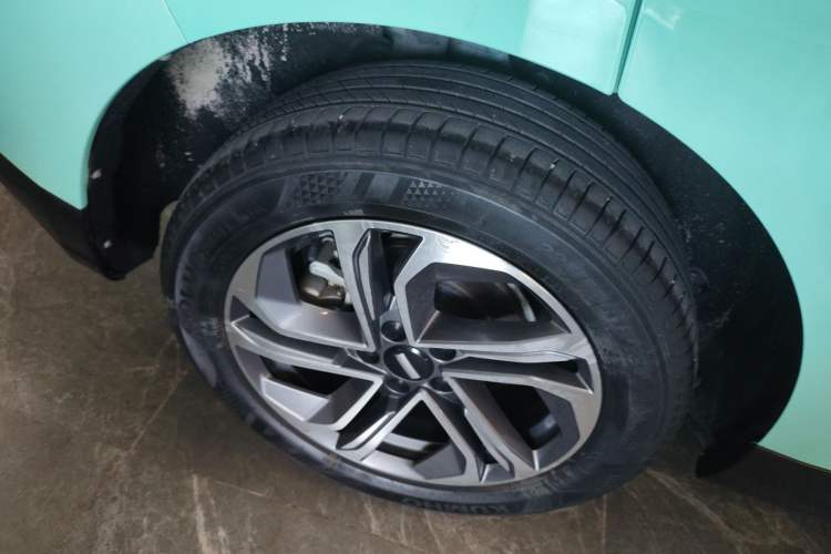 Used Wey Macchiato 2021 1.5L DHT Custom Edition Right Rear Wheel Hub