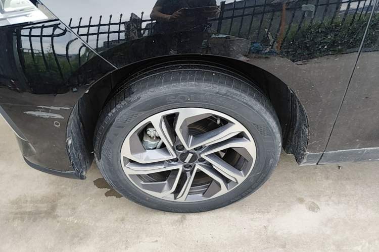 Used Wey Macchiato 2021 1.5L DHT Master Edition Left Front Wheel Hub