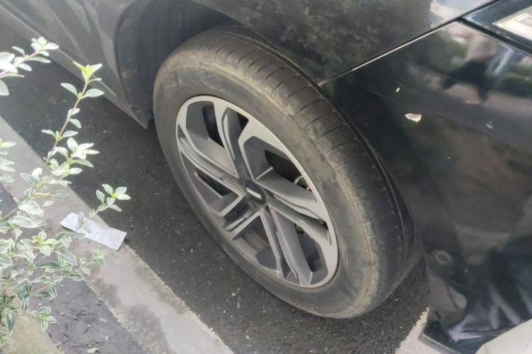 Used Wey Macchiato 2021 1.5L DHT Master Edition Right Front Wheel Hub