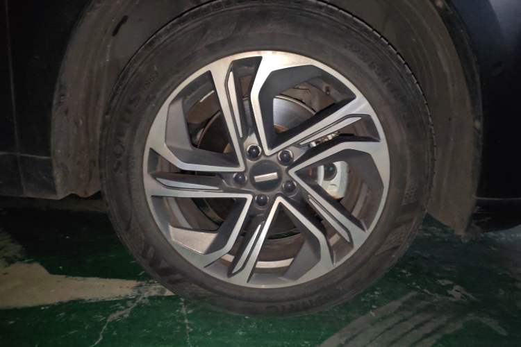 Used Wey Macchiato 2021 1.5L DHT Master Edition Right Front Wheel Hub