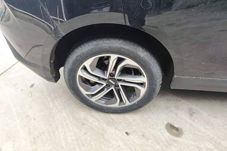 Used Wey Macchiato 2021 1.5L DHT Master Edition Right Rear Wheel Hub