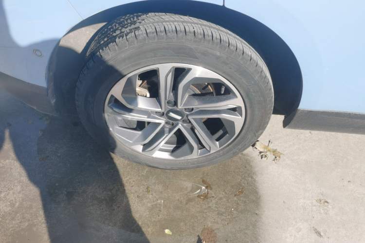 Used Wey Macchiato 2021 1.5L DHT Master Edition Right Rear Wheel Hub