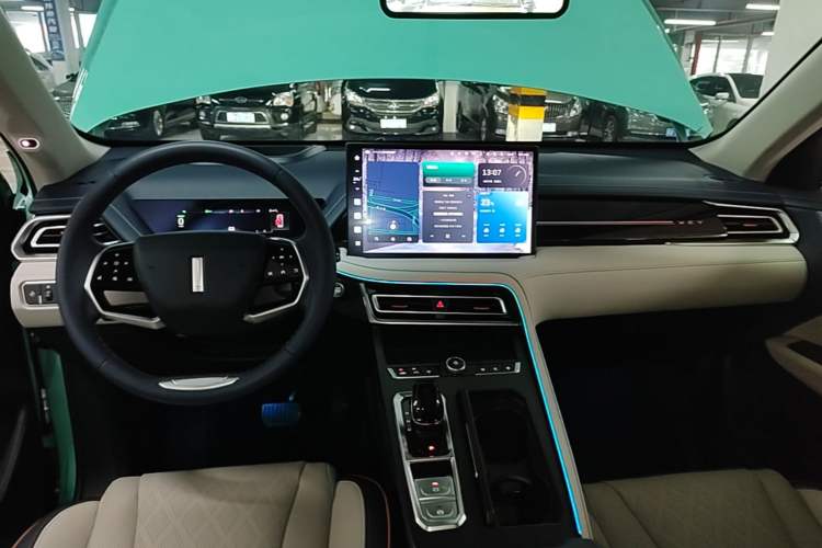 Used Wey Macchiato 2021 1.5L DHT Master Edition Center Console