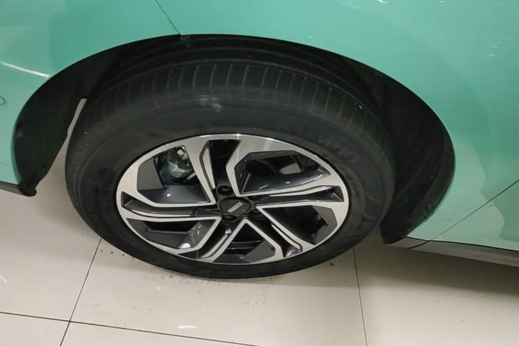 Used Wey Macchiato 2021 1.5L DHT Master Edition Left Front Wheel Hub