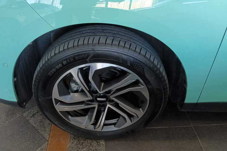 Used Wey Macchiato 2021 1.5L DHT Master Edition Left Front Wheel Hub