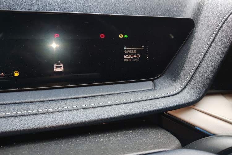 Used Wey Macchiato 2021 1.5L DHT Master Edition Odometer Close Up