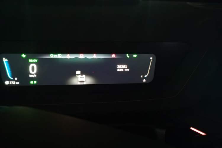 Used Wey Macchiato 2021 1.5L DHT Master Edition Odometer Close Up