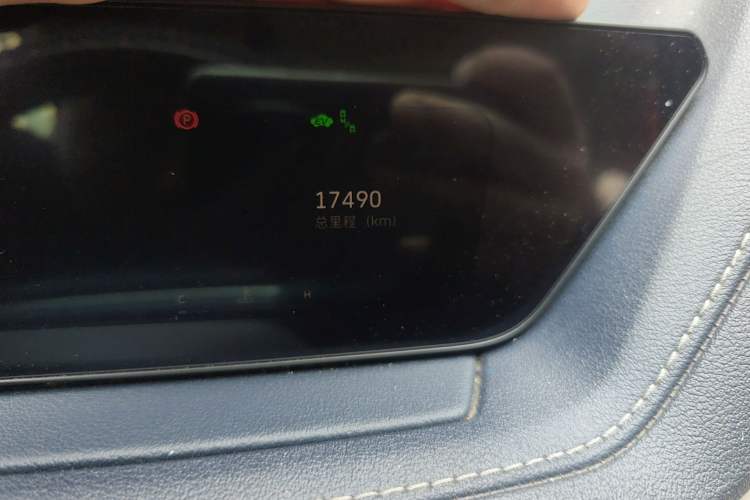 Used Wey Macchiato 2021 1.5L DHT Master Edition Odometer Close Up