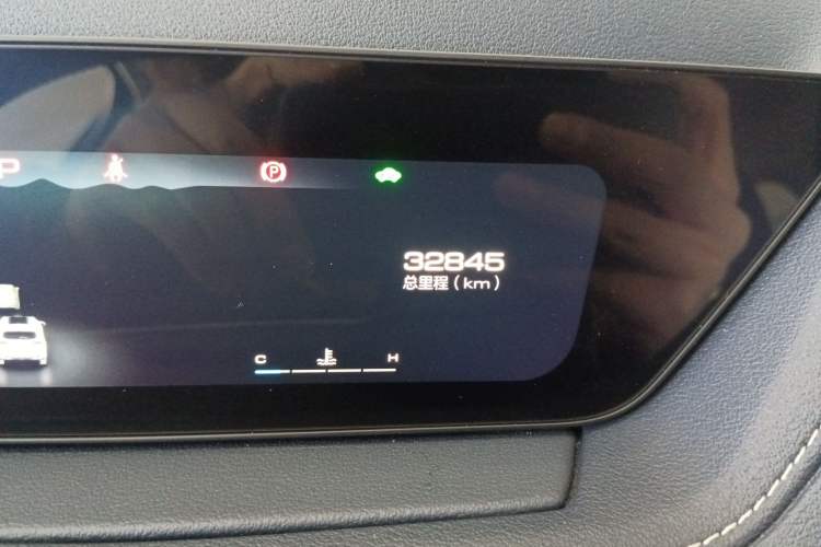 Used Wey Macchiato 2021 1.5L DHT Master Edition Odometer Close Up