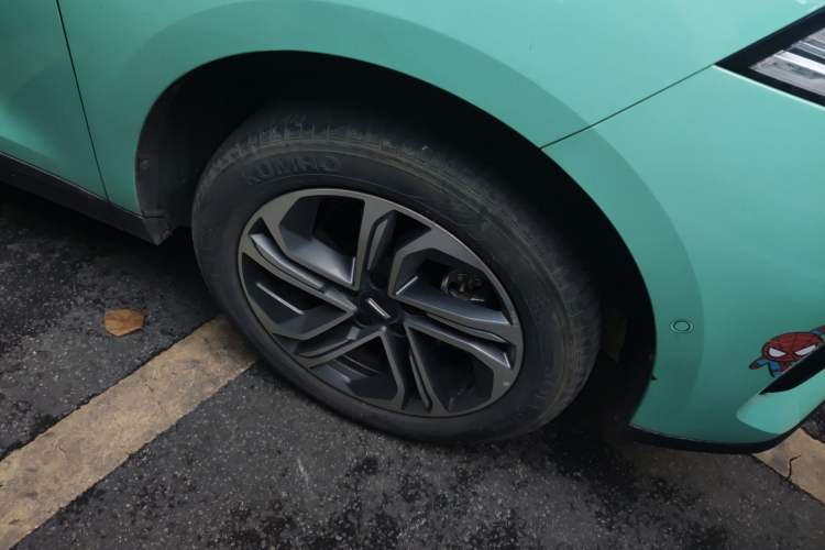Used Wey Macchiato 2021 1.5L DHT Master Edition Right Front Wheel Hub