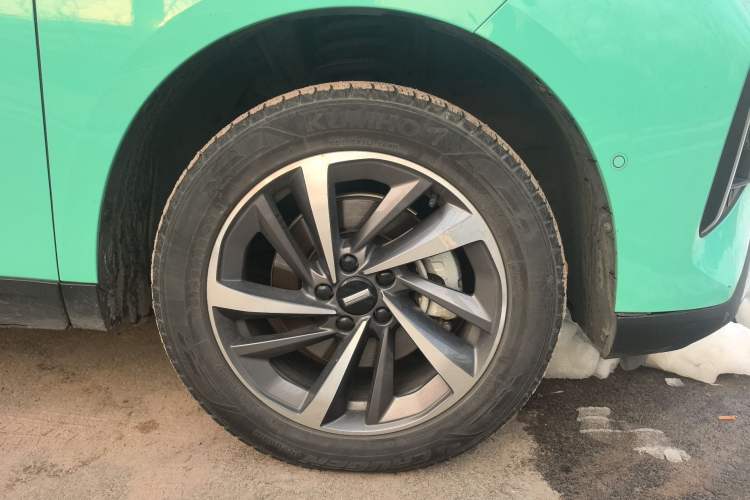 Used Wey Macchiato 2021 1.5L DHT Master Edition Right Front Wheel Hub
