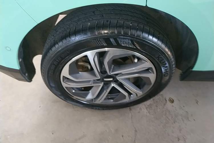 Used Wey Macchiato 2021 1.5L DHT Master Edition Right Rear Wheel Hub