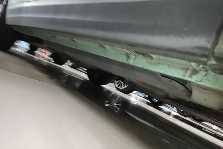 Used Wey Macchiato 2021 1.5L DHT Master Edition Right Side Sill