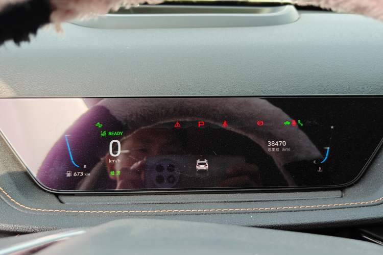 Used Wey Macchiato 2021 1.5L DHT Master Edition Odometer Close Up