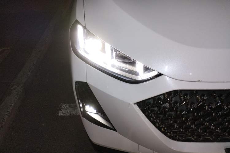 Used Wey Macchiato 2021 1.5L DHT Master Edition Right Front Headlight
