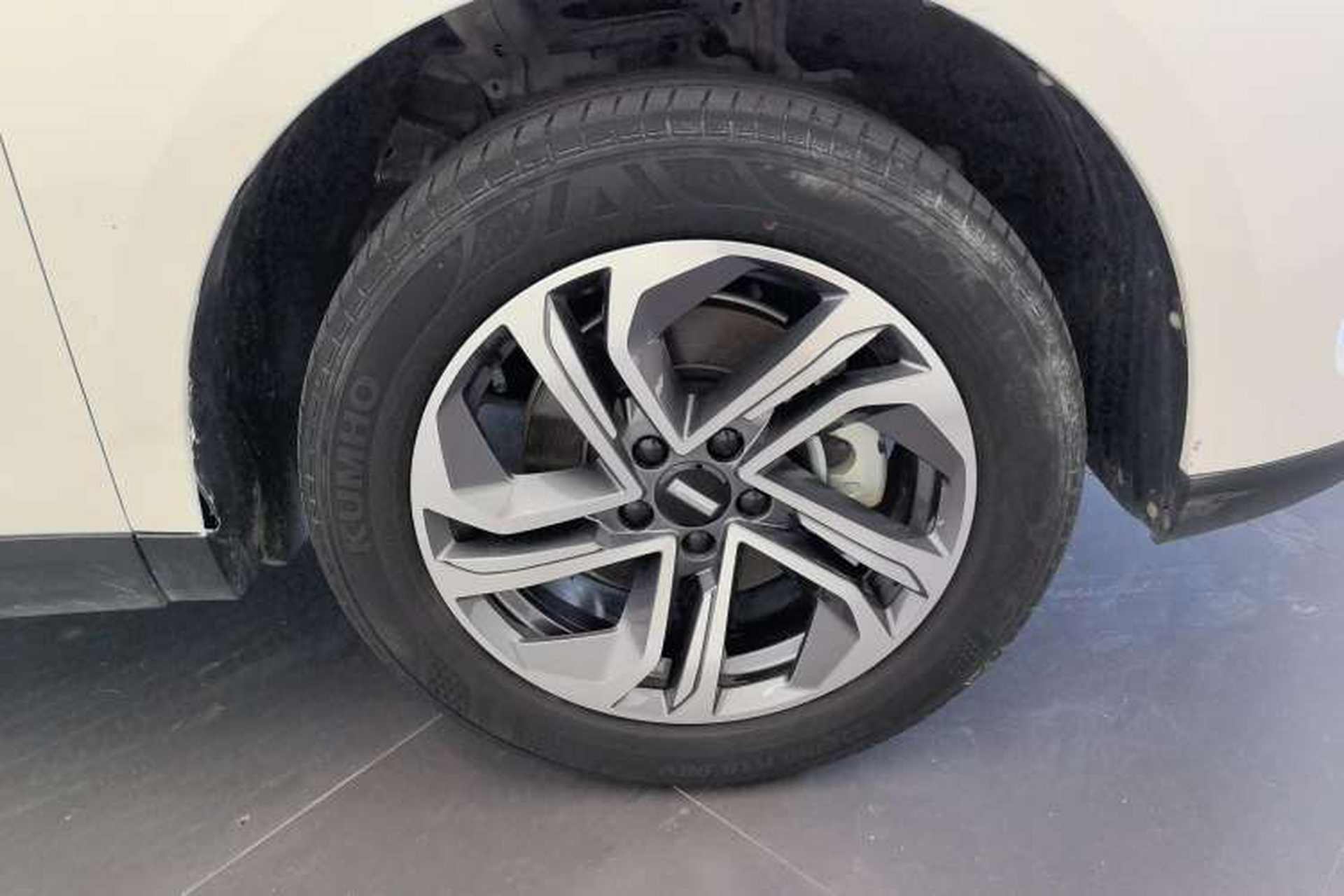 Used Wey Macchiato 2021 1.5L DHT Custom Edition Right Front Wheel Hub