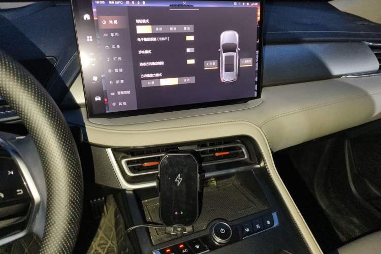 Used Wey Macchiato DHT-PHEV 2021 1.5L Special Edition Audio And AC Panel
