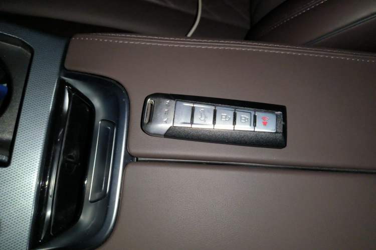 Used Wey Mocha 2021 2.0T Four-Wheel Drive Premium Edition Interior 1