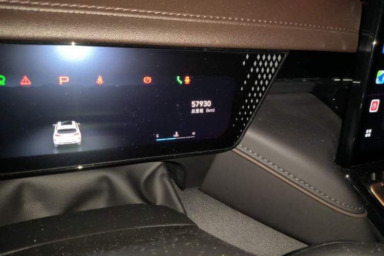 Used Wey Mocha 2021 2.0T Four-Wheel Drive Premium Edition Odometer Close Up