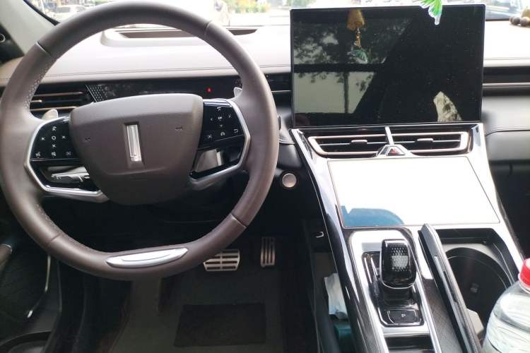Used Wey Mocha 2021 2.0T Two-Wheel-Drive Ultra-Strong Version Center Console