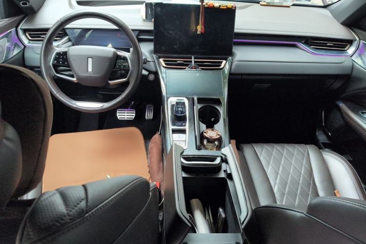 Used Wey Mocha 2021 2.0T Two-Wheel-Drive Premium Edition Center Console