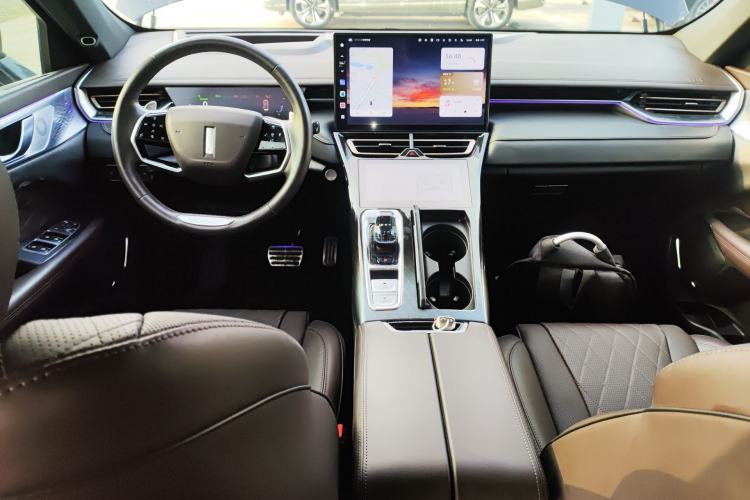 Used Wey Mocha 2021 2.0T Four-Wheel Drive Premium Edition Center Console