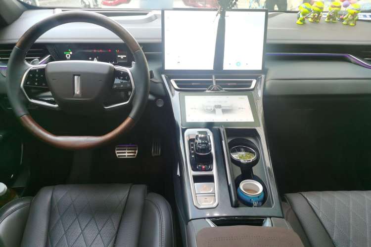 Used Wey Mocha 2021 2.0T Two-Wheel-Drive Premium Edition Center Console