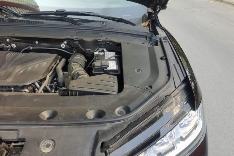 Used Wey Mocha 2021 2.0T Two-Wheel-Drive Premium Edition Engine Bay Left