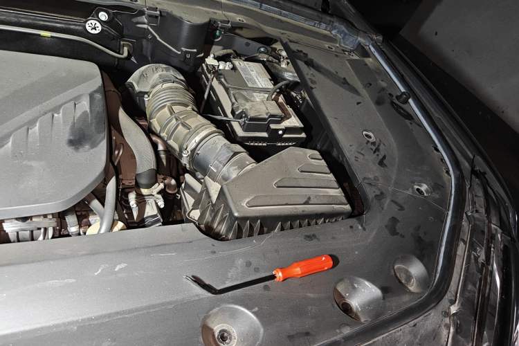 Used Wey Mocha 2021 2.0T Two-Wheel-Drive Premium Edition Engine Bay Left