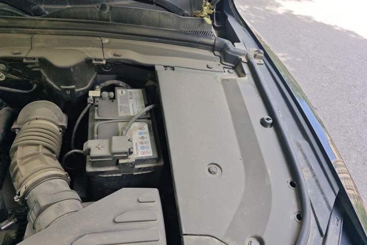 Used Wey Mocha 2021 2.0T Two-Wheel-Drive Premium Edition Engine Bay Left