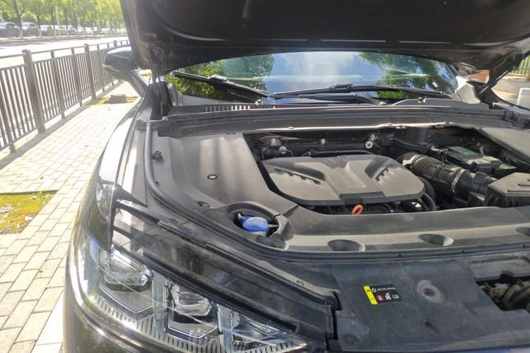 Used Wey Mocha 2021 2.0T Four-Wheel Drive Premium Edition Engine Bay Right