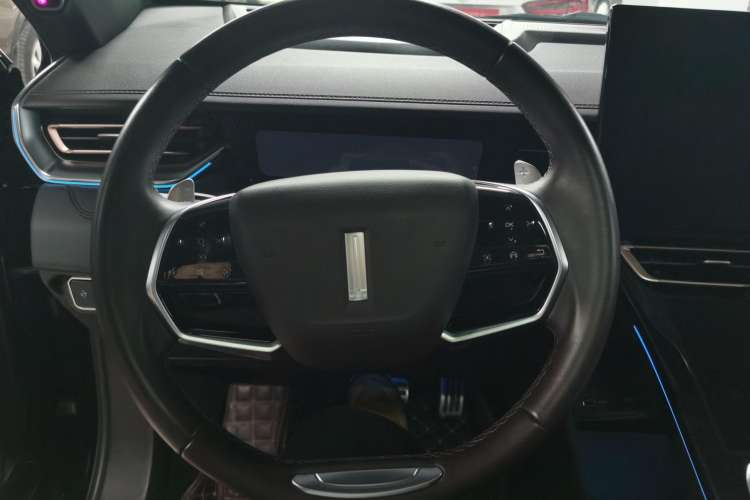 Used Wey Mocha 2021 2.0T Two-Wheel-Drive Ultra-Strong Version Interior 2